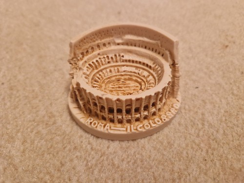 Kleine nachbildung collosseum - kleine,