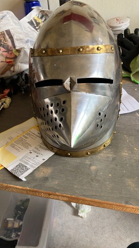Hundsgugelhelm-Nachbildung